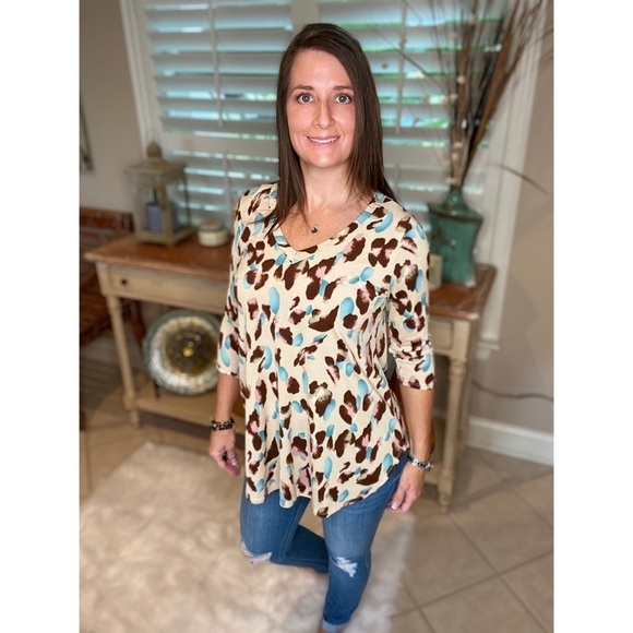 Tops - Leopard Print V-Neck 3/4 Sleeve Taupe 4520